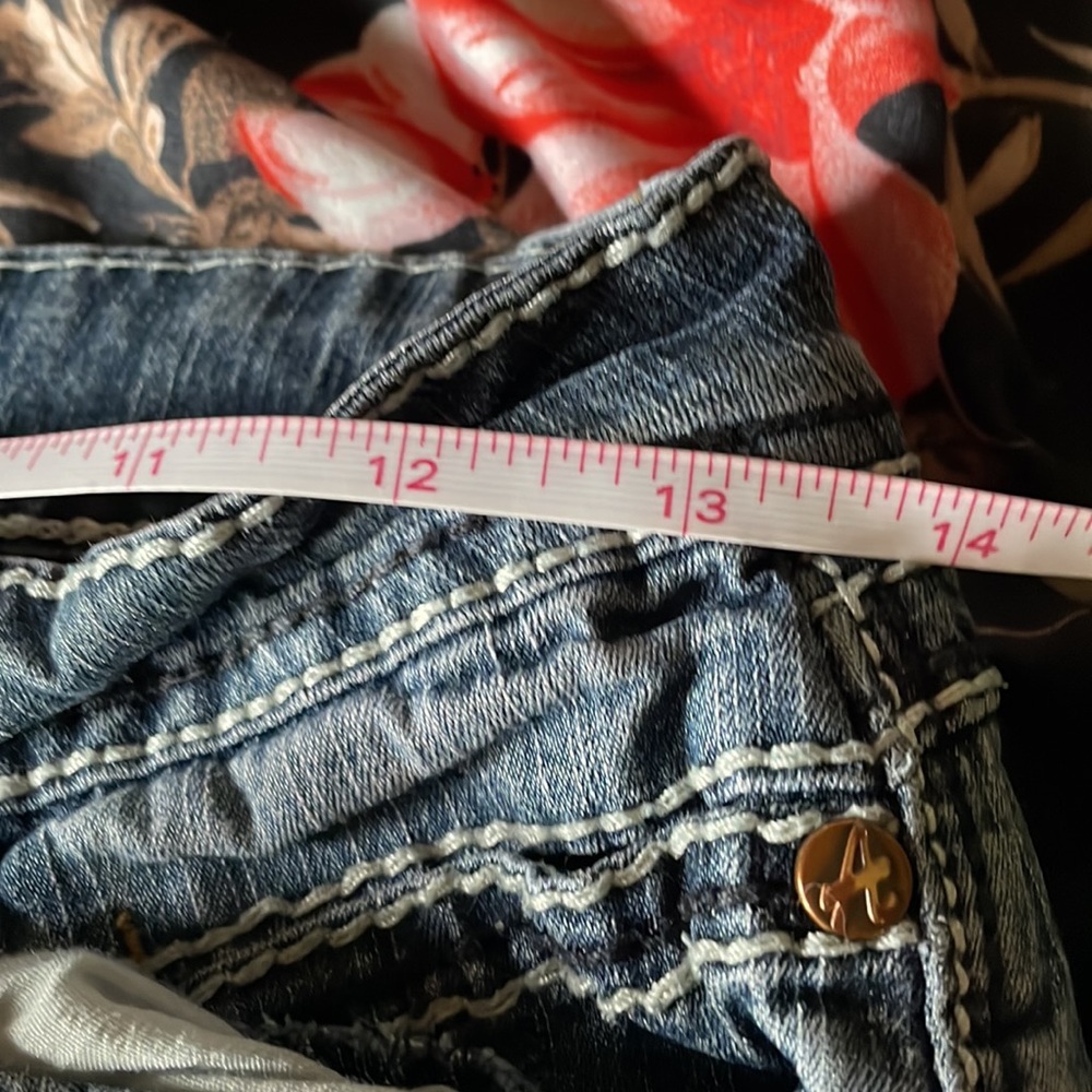 Angel’s Jeans - Picture 7 of 9